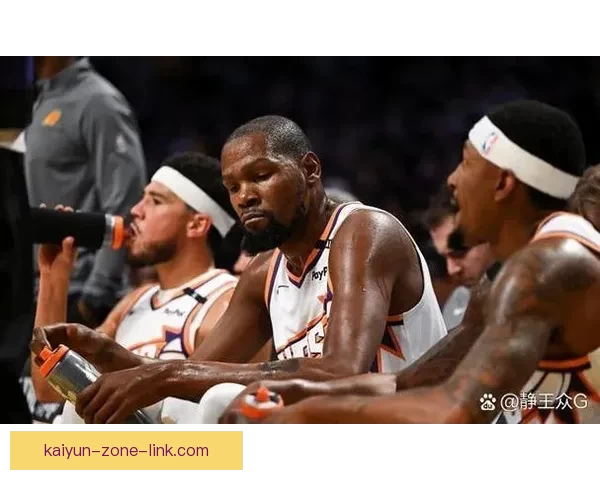 NBA东西部前十揭晓 雄鹿领衔榜首争夺激烈 十支球队无缘季后赛